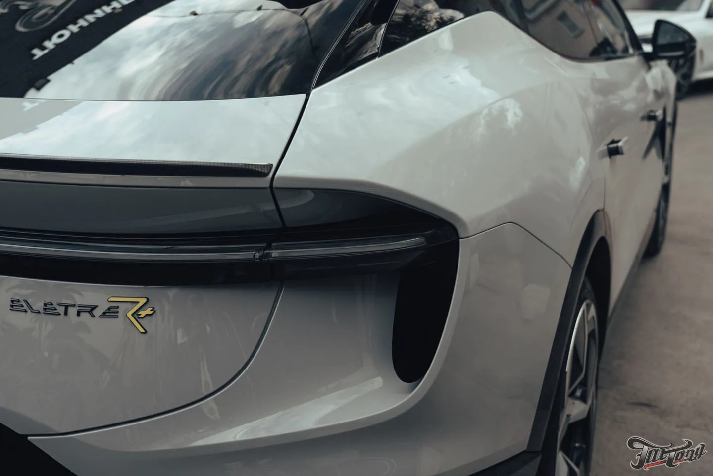 Обзор нового электрокроссовера Lotus Eletre R+, окрас бамперов и оклейка полиуретаном